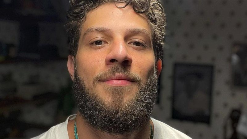 Chay Suede posa suado na academia e chama atenção - Reprodução/Instagram