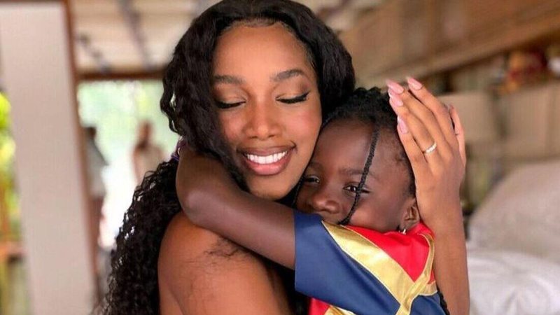 Gio Ewbank exibe momento especial da filha Titi com a cantora IZA, e emociona com mensagem - Reprodução/Instagram