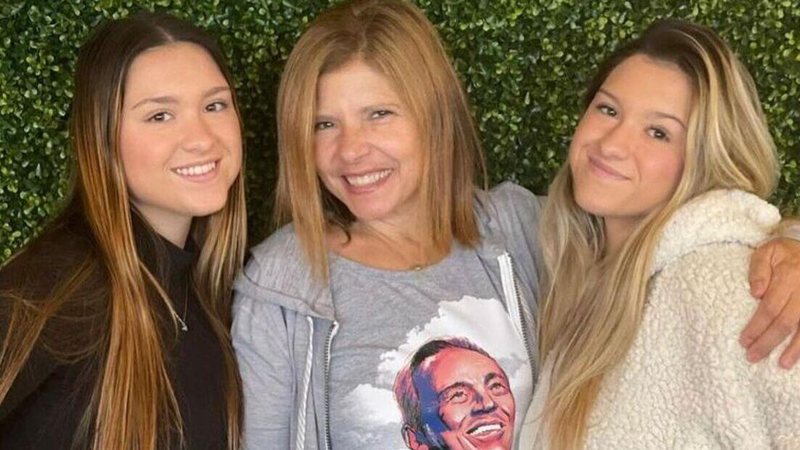 Rose Miriam e as filhas Marina e Sofia Liberato aparecem juntas em clique especial de Natal - Reprodução/Instagram