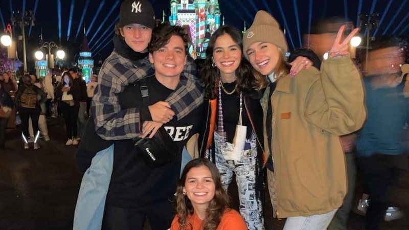 Sasha curte passeio na Disney com marido e Bruna Marquezine - Reprodução/Instagram