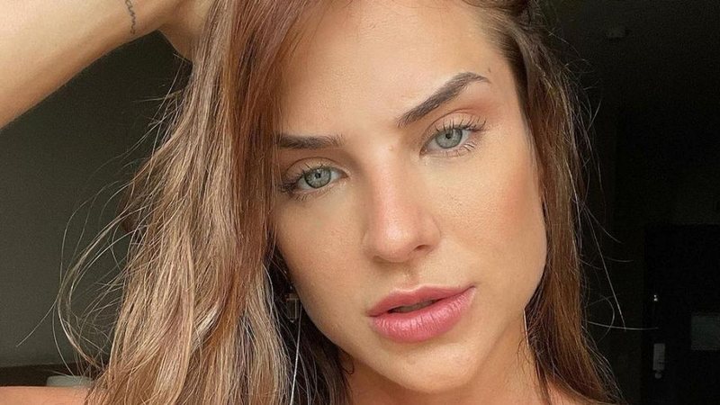 Gabi Martins aposta em vestido decotadíssimo vermelho - Foto/Instagram