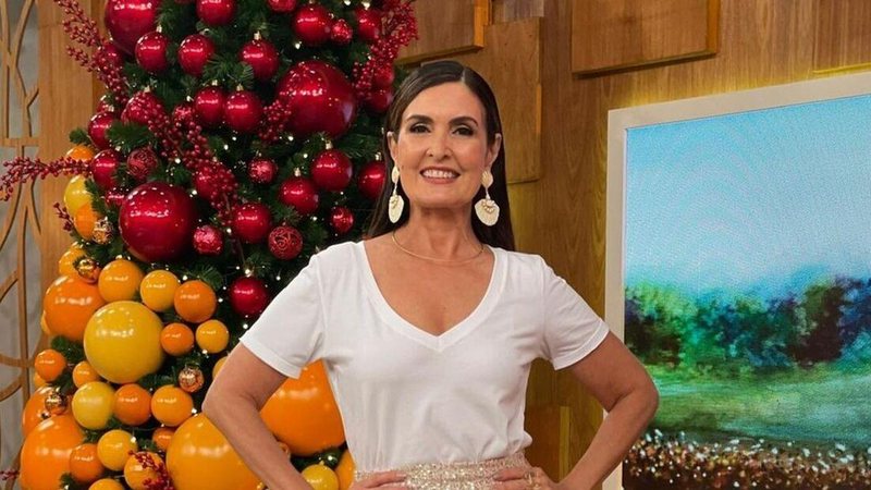 Fátima Bernardes rouba a cena com look brilhante no último 'Encontro' de 2021 - Reprodução/Instagram