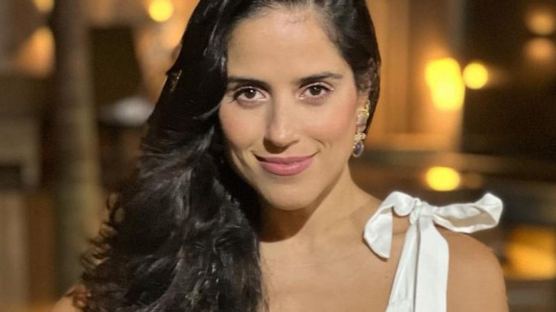 Camilla Camargo renova o bronzeado na praia de biquíni - Reprodução/Instagram