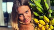 Carolina Dieckmann surpreende fãs ao posar cacho de bananas - Reprodução/Instagram