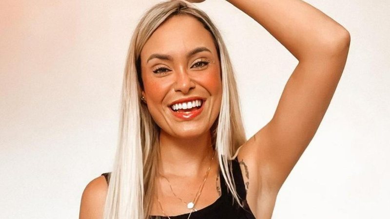 Sarah Andrade esbanja beleza ao posar com maiô rosa decotado - Reprodução/Instagram