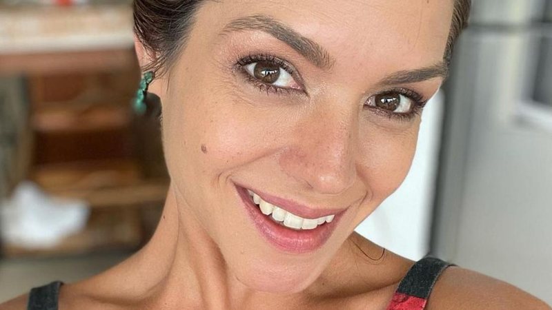 De maiô, Thais Fersoza aproveita dia ensolarado na piscina - Reprodução/Instagram