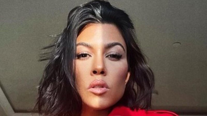 Depois de postar cliques na praia com os filhos e o noivo, Kourtney relembrou o Ano Novo ao lado de Travis Baker - Reprodução/Instagram