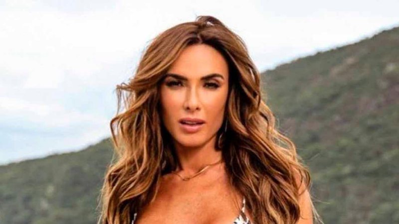 Decotada, Nicole Bahls surge deslumbrante com look de festa - Divulgação/Instagram