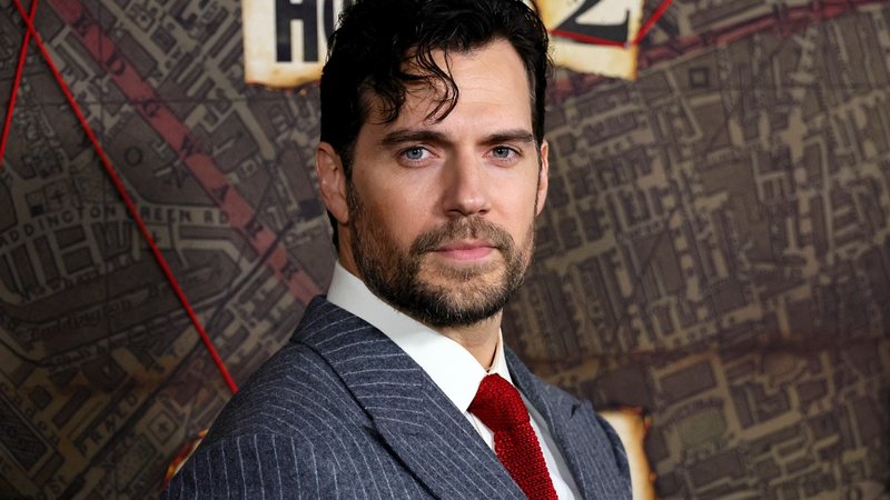 Henry Cavill na estreia de Enola Holmes 2