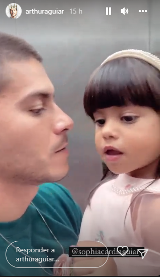 Arthur Aguiar com a filha Sophia