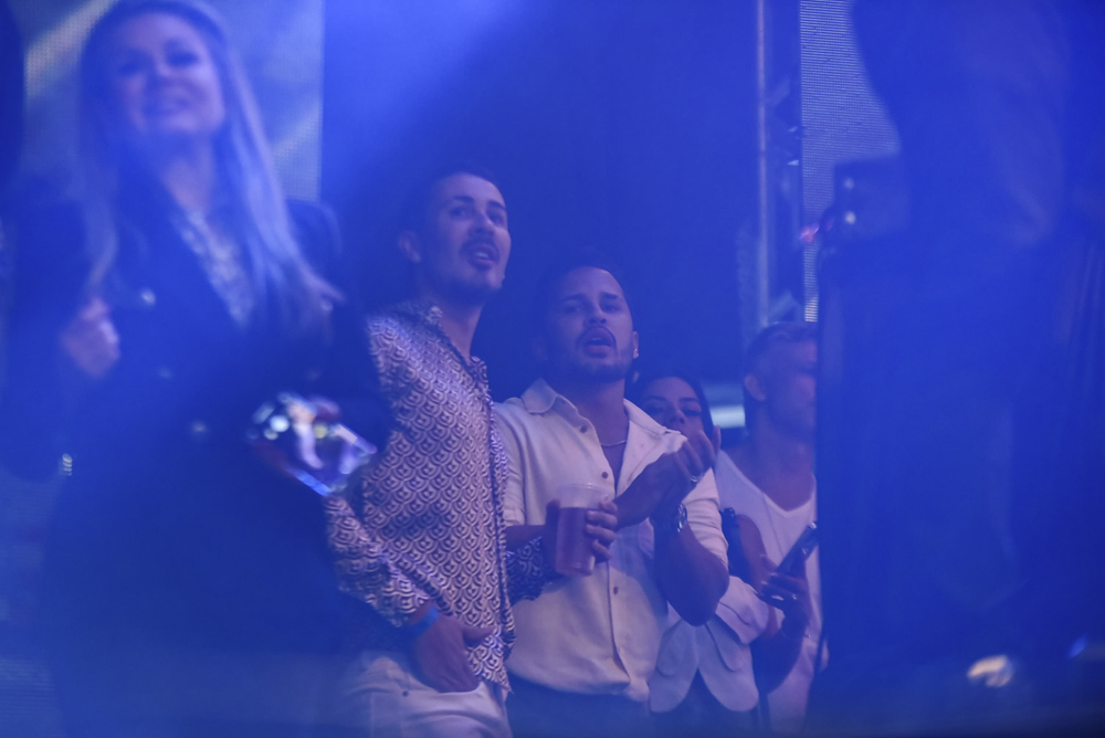 Carlinhos Maia e o marido, Lucas Guimarães, em show de Simone e Simaria em São Paulo no CTN