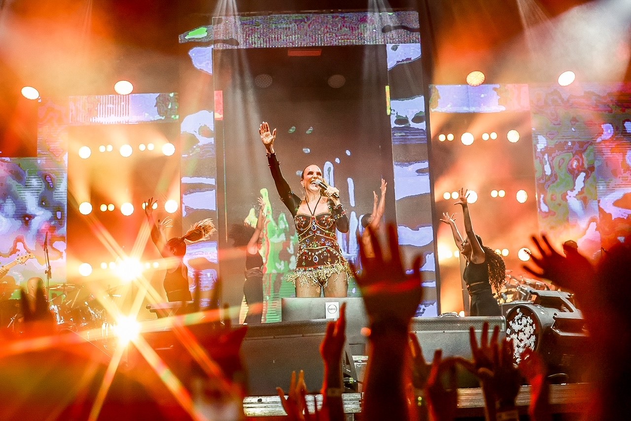 Claudia Leitte e Ivete Sangalo fazem show em Florianópolis