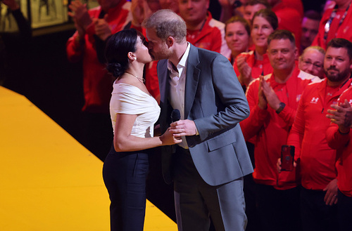 Príncipe Harry e Meghan Markle viajaram juntos para Holanda a fim de acompanhar o Invictus Games