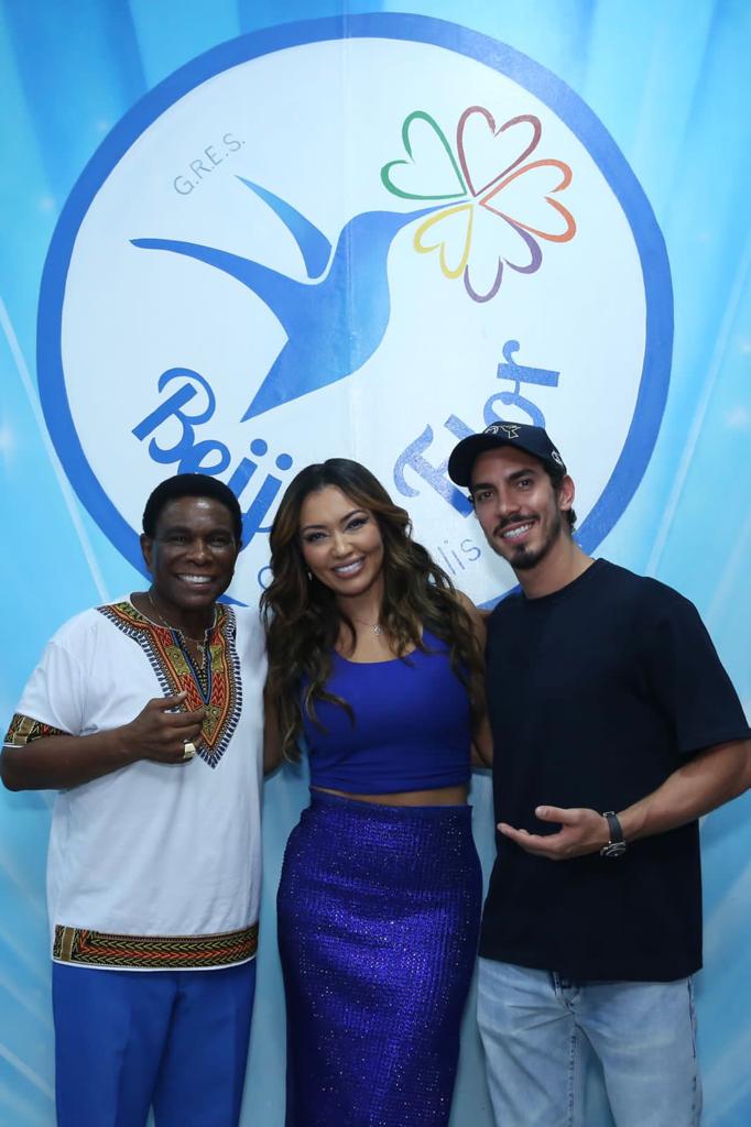 Karinah se torna primeira mulher a cantar ao lado de Neguinho da Beija-Flor na Sapucaí