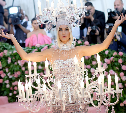 Katy apareceu como um lustre no MET Gala 2019