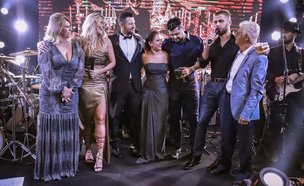 Paula Vaccari, esposa do sertanejo Cristiano, celebra 35 anos com baile de máscaras elegante. Crédito: Allysson Moreno