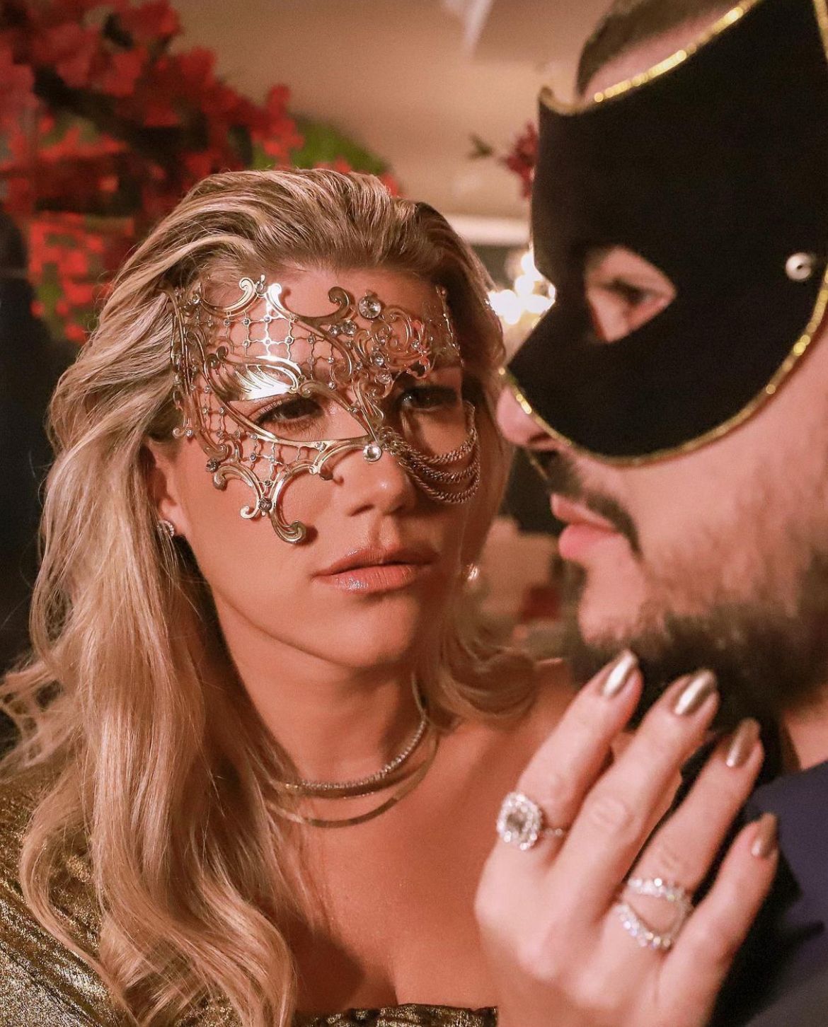 Paula Vaccari, esposa do sertanejo Cristiano, celebra 35 anos com baile de máscaras elegante. Crédito: Allysson Moreno