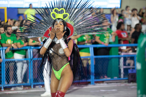 Pocah fez show em um camarote antes de desfilar pela Grande Rio