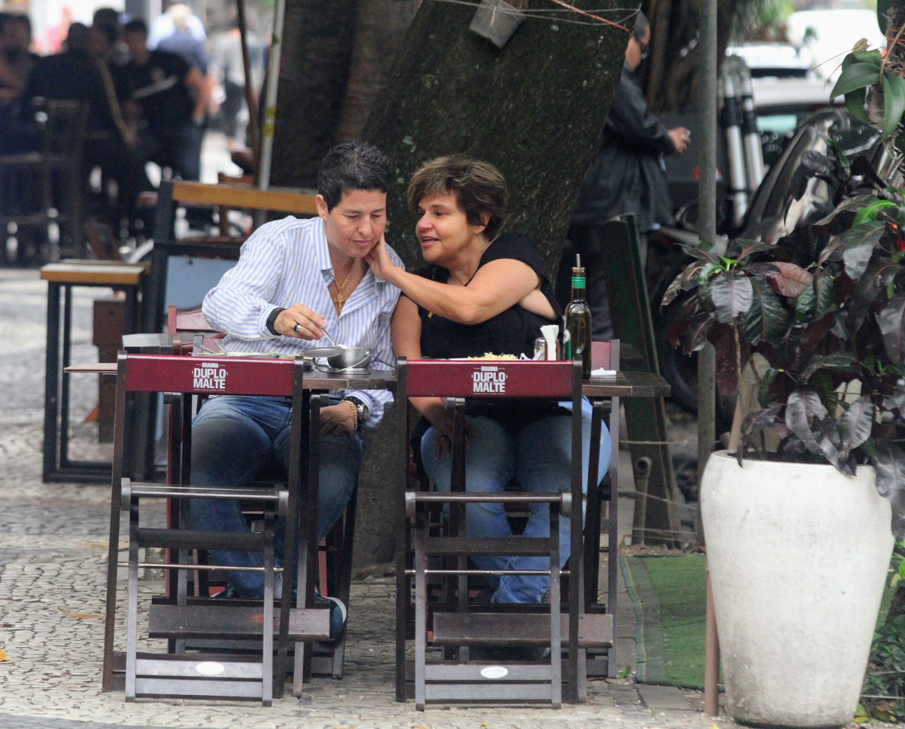 Adriane Bonato e Claudia Rodrigues curtem passeio 