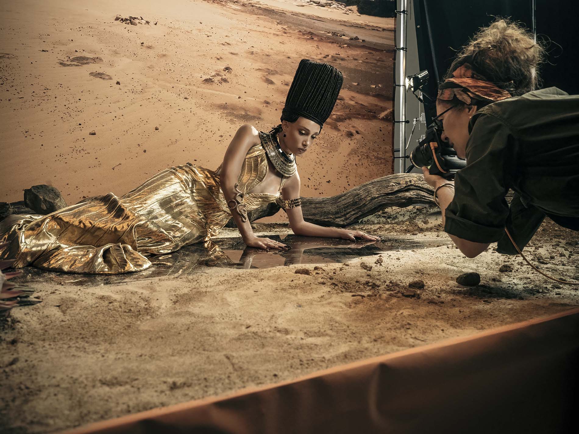 Adwoa Aboah, the Queen, nos bastidores do ensaio para o Calendário Pirelli 2023