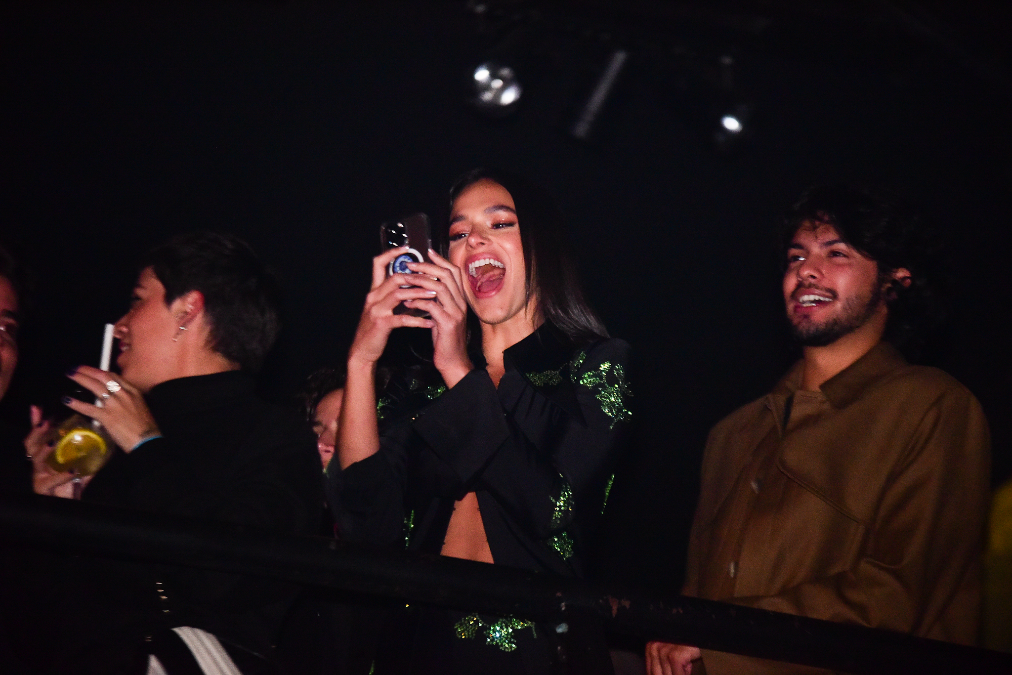 Bruna Marquezine e Xolo Maridueña no show de Priscilla Alcantara