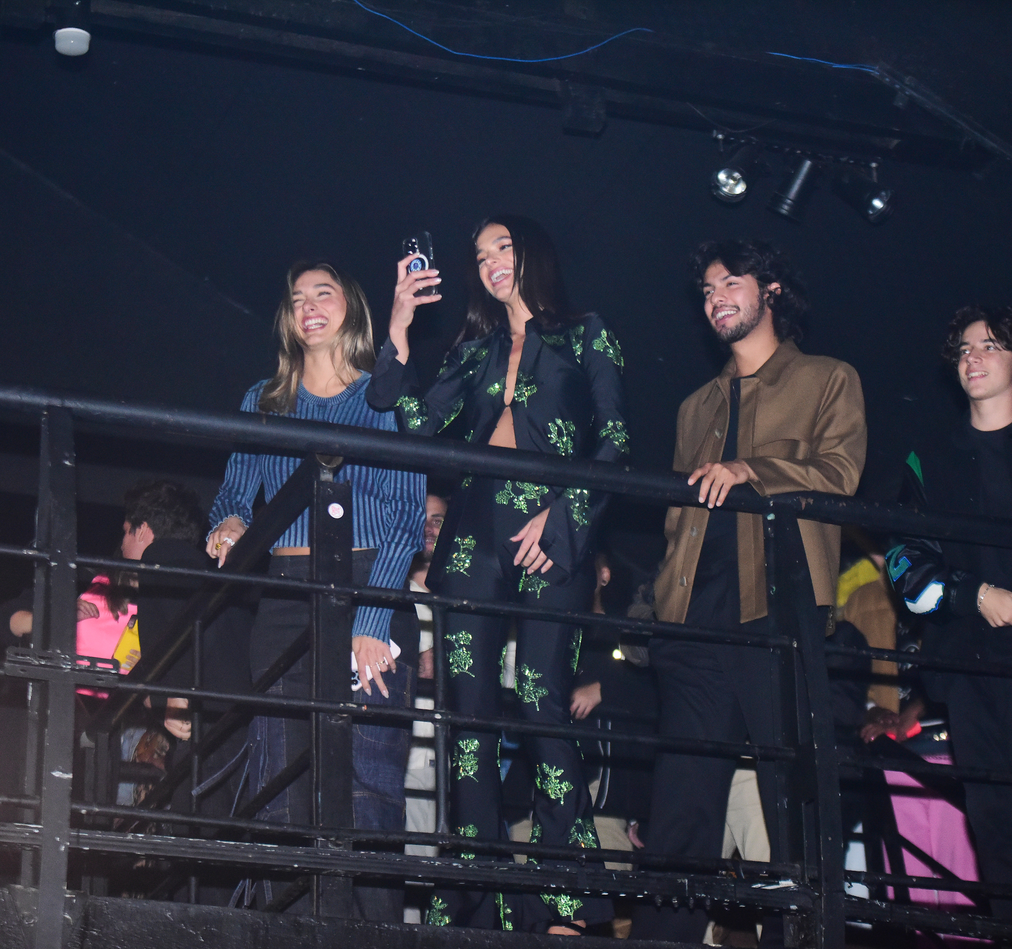 Bruna Marquezine e Xolo Maridueña no show de Priscilla Alcantara