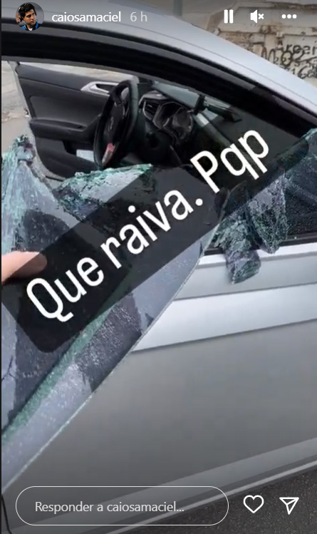 Caio Maciel mostra como seu carro ficou após ter o vidro quebrado: