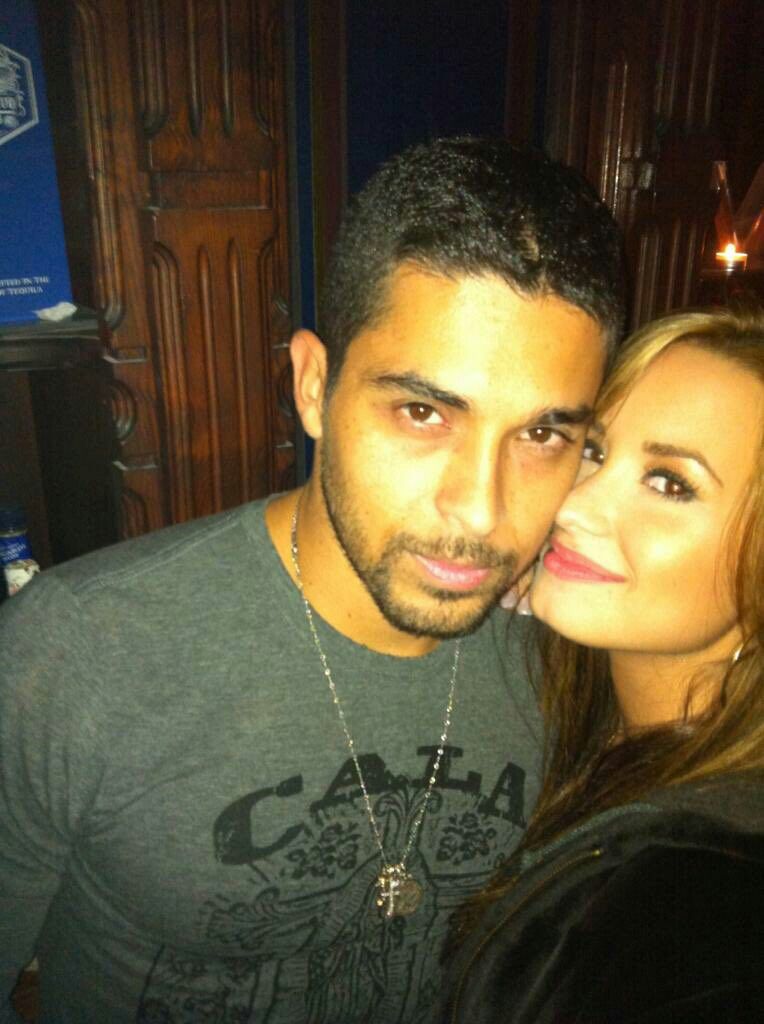 Demi Lovato expõe Wilmer Walderrama