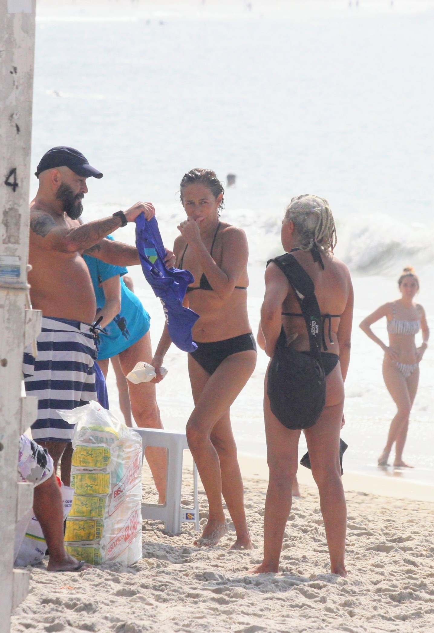 Andréa Beltrão em praia carioca