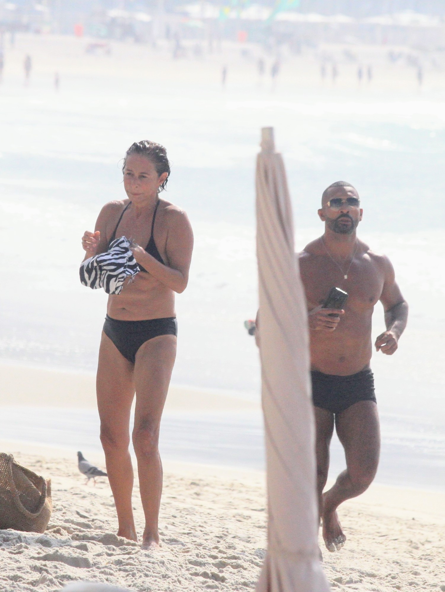 Andréa Beltrão em praia carioca