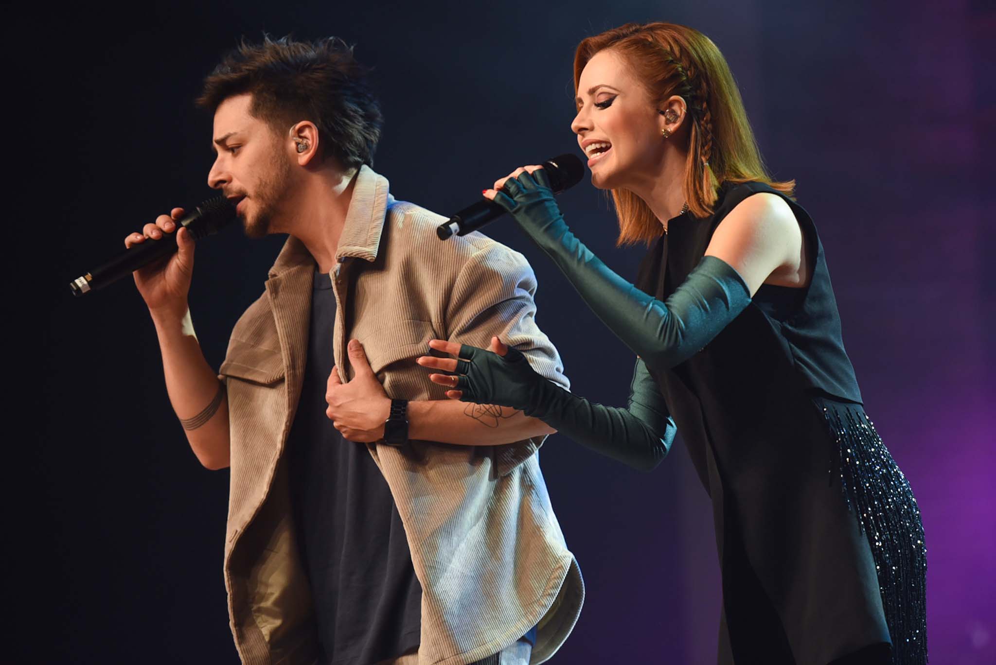 Sandy com Junior Lima e Lucas Lima em show na cidade de São Paulo