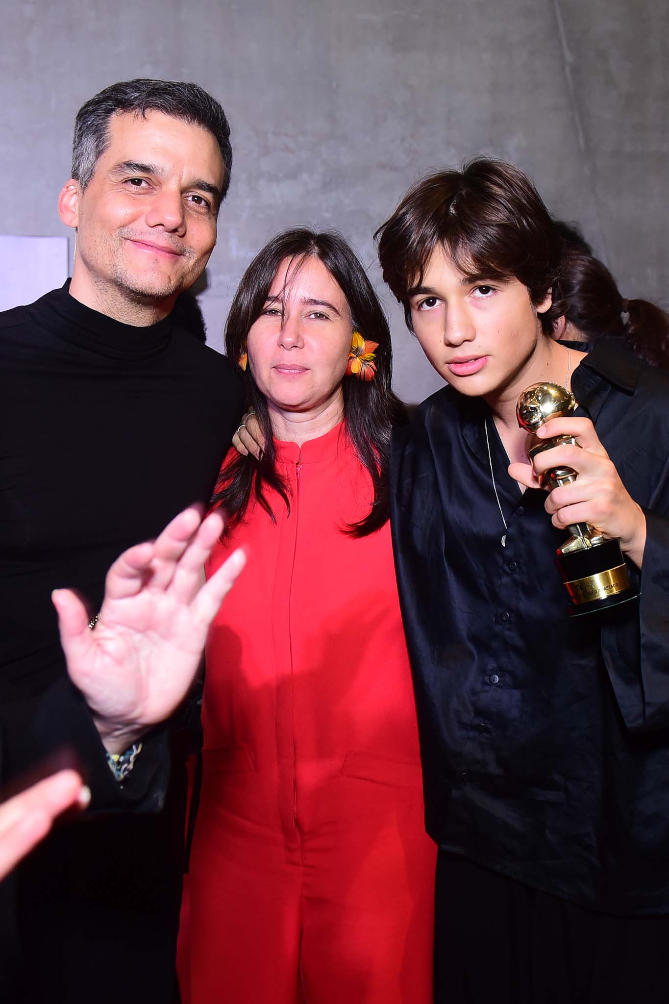 Wagner Moura com a esposa e o filho mais velho