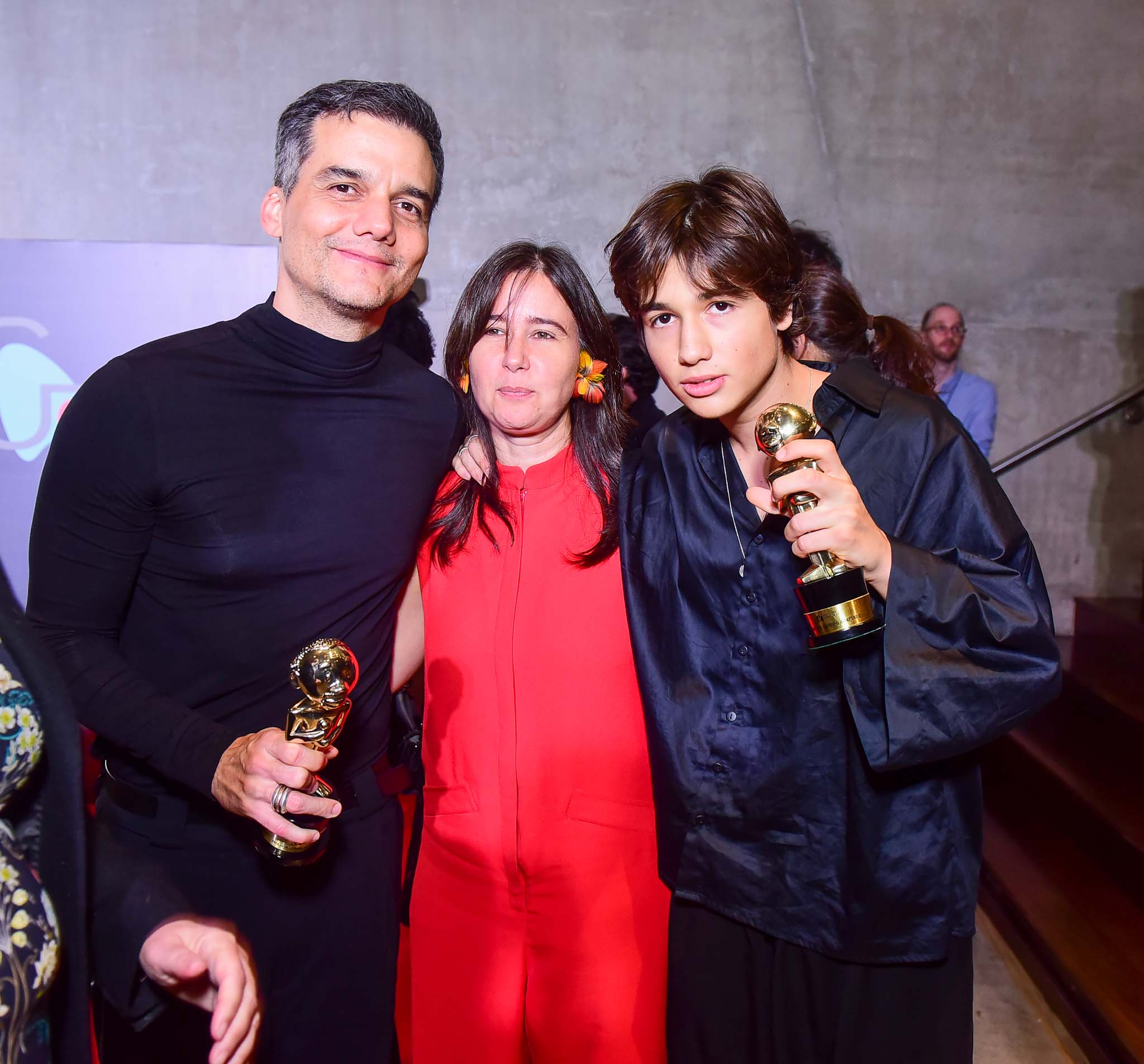 Wagner Moura com a esposa e o filho mais velho