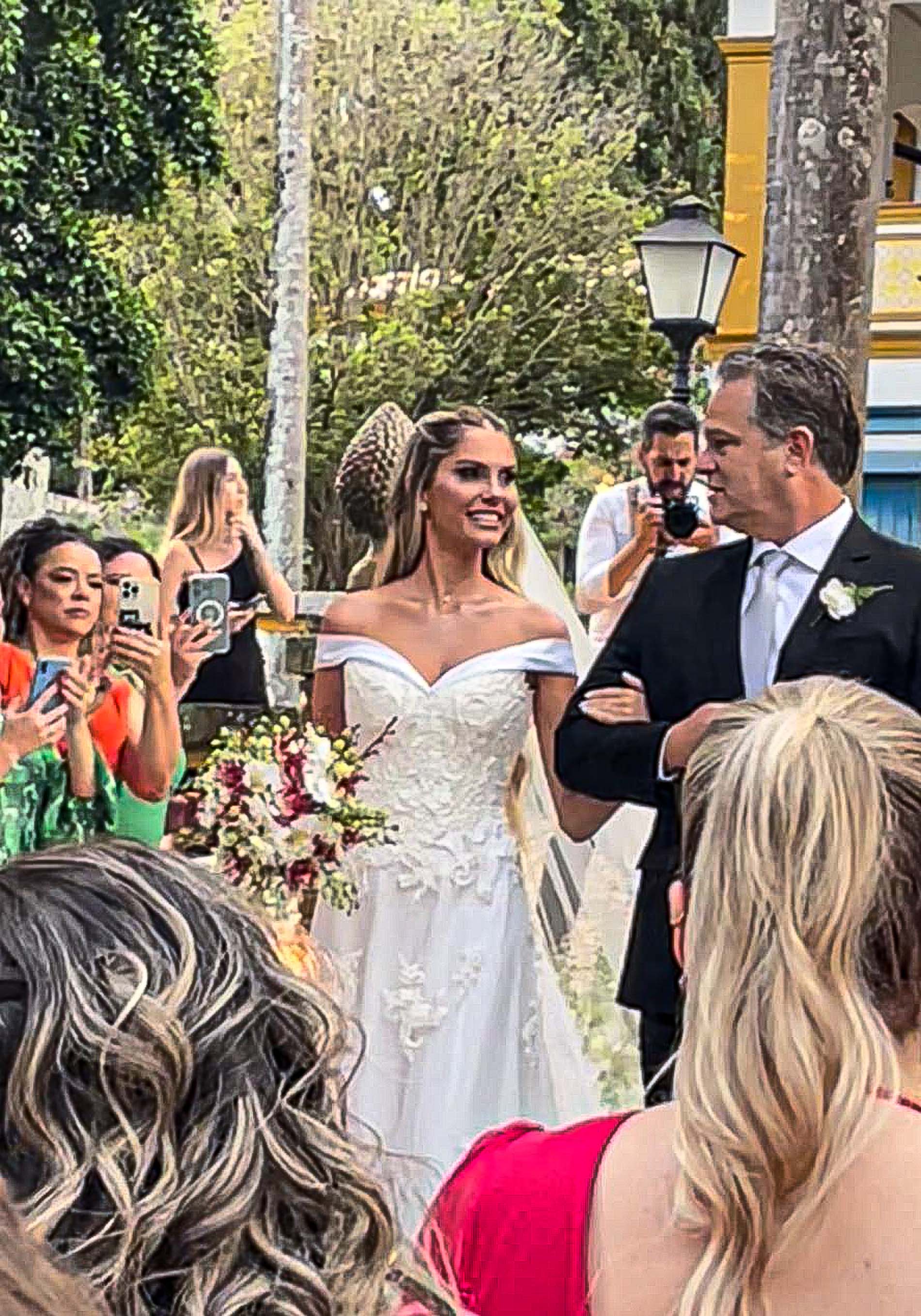 Bárbara Evans se casa com Gustavo Theodoro