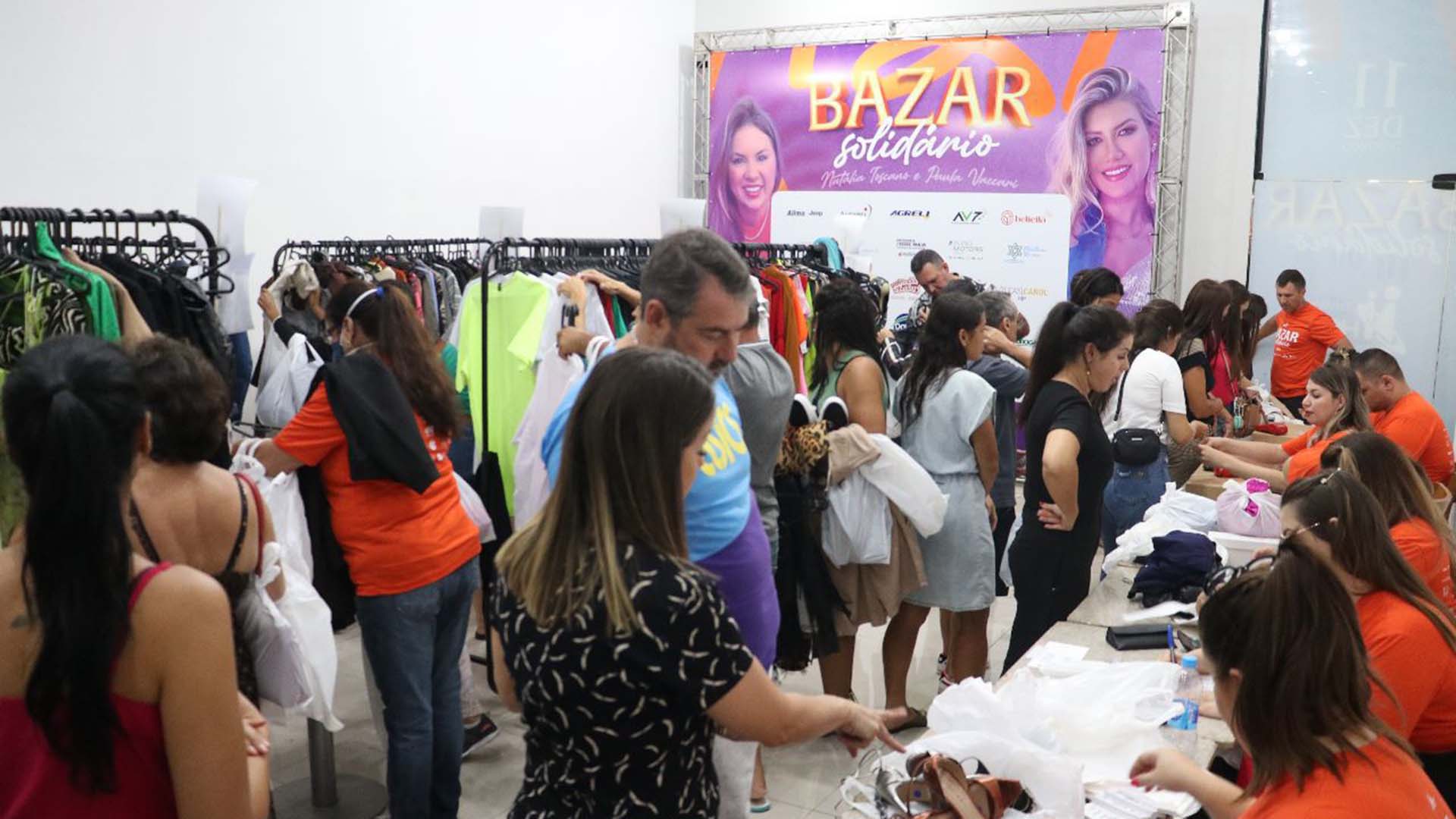 Bazar solidário de Natália Toscano e Paula Vaccari