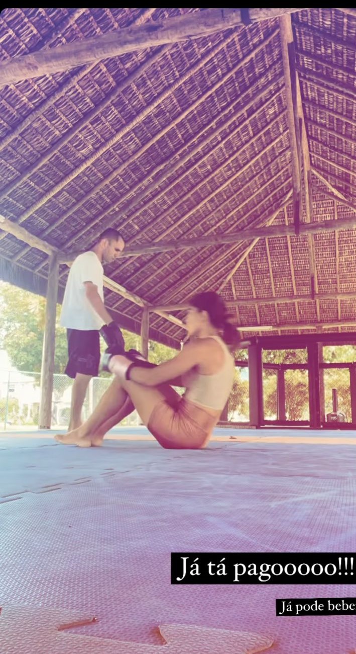 Juliana Paes arrasa em treino de boxe