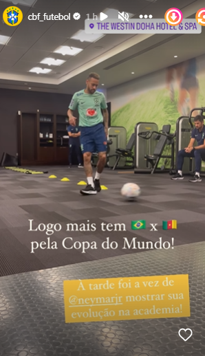 Neymar Jr. treina com bola após lesão na Copa