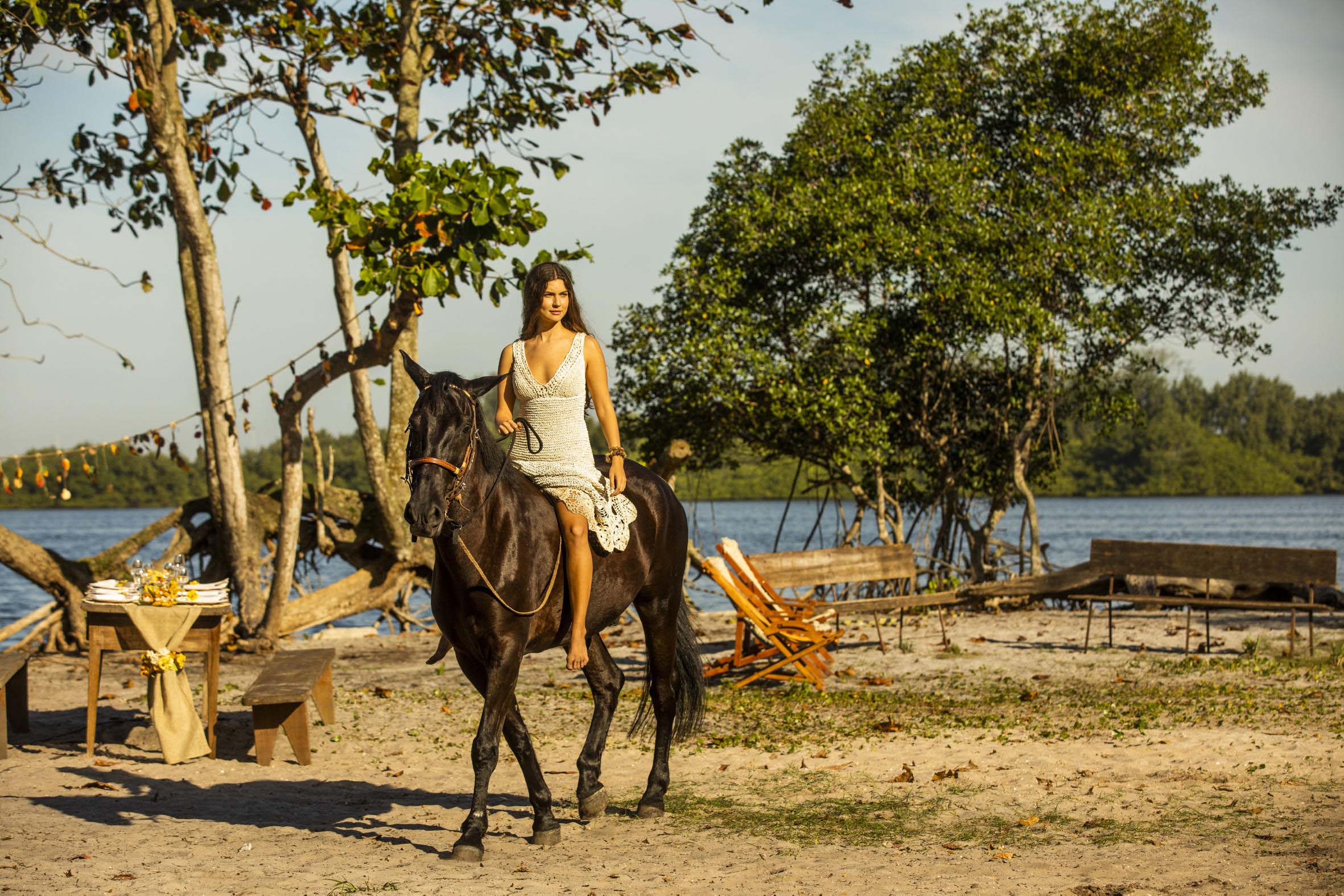 Bastidores da cena dos dois casamentos na novela Pantanal