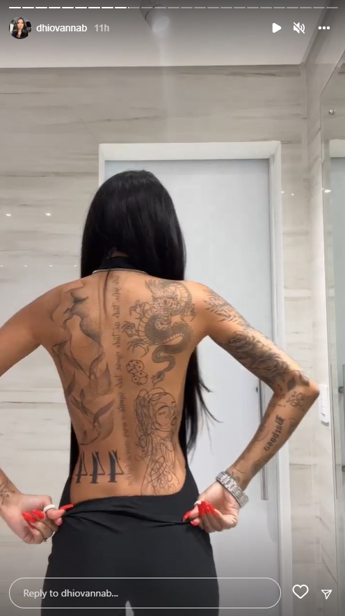 Irmã de Gabigol costas tatuadas