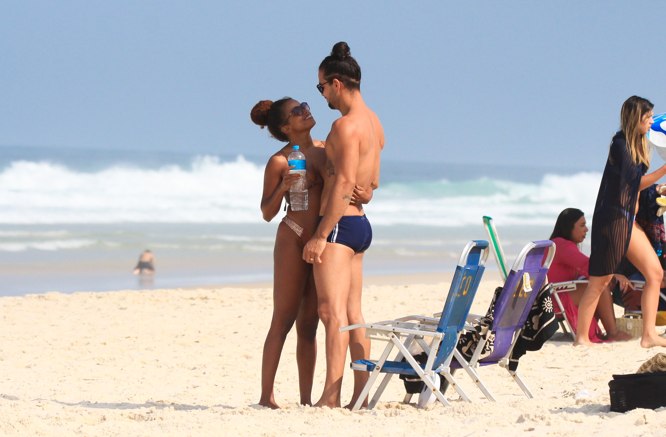 Jeniffer Nascimento em dia na praia