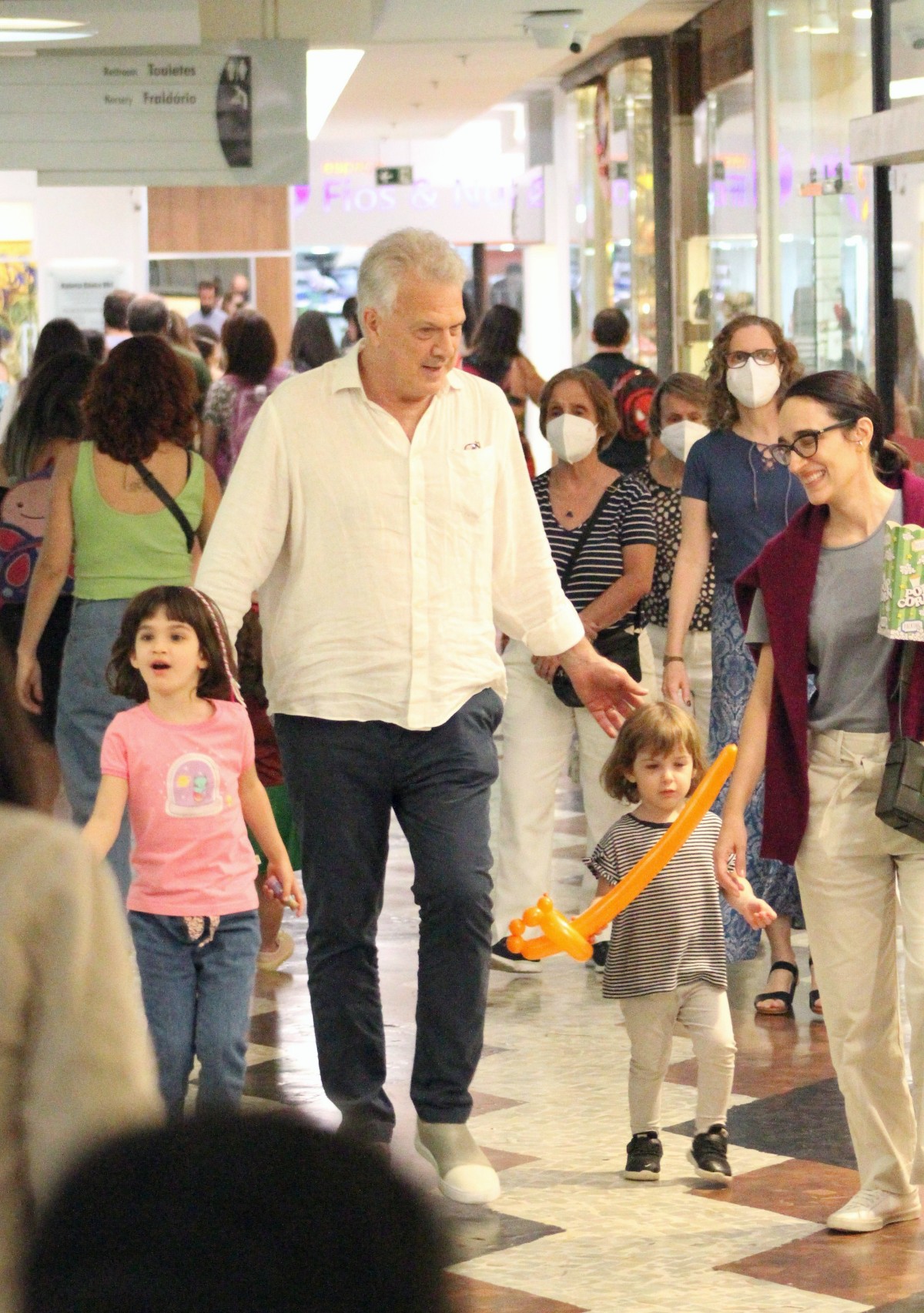 Pedro Bial com a esposa e as filhas