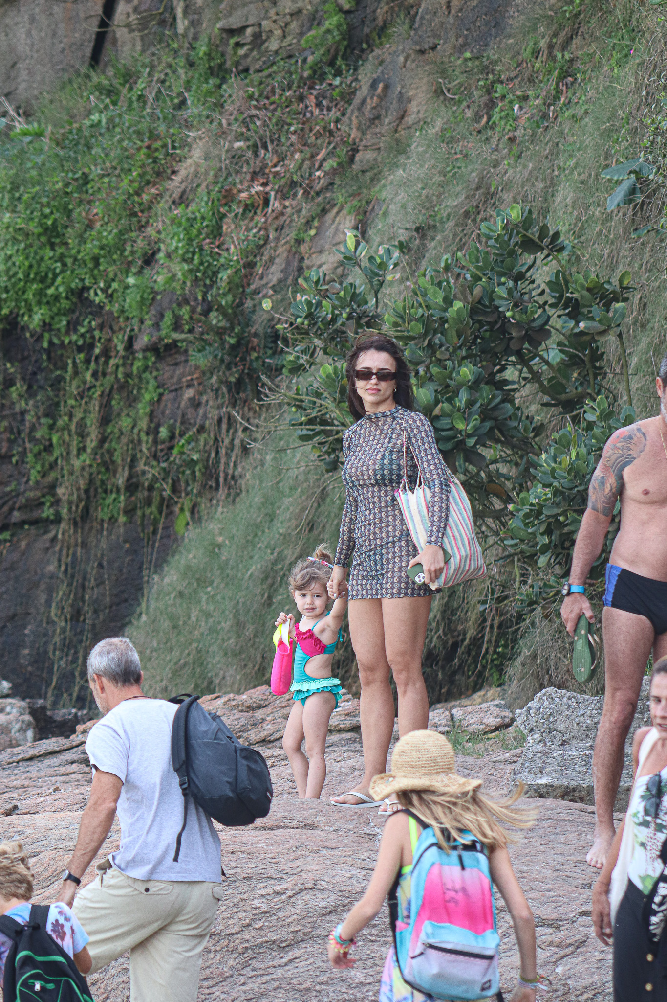 Rafa Kalimann e José Loreto curtem dia na praia