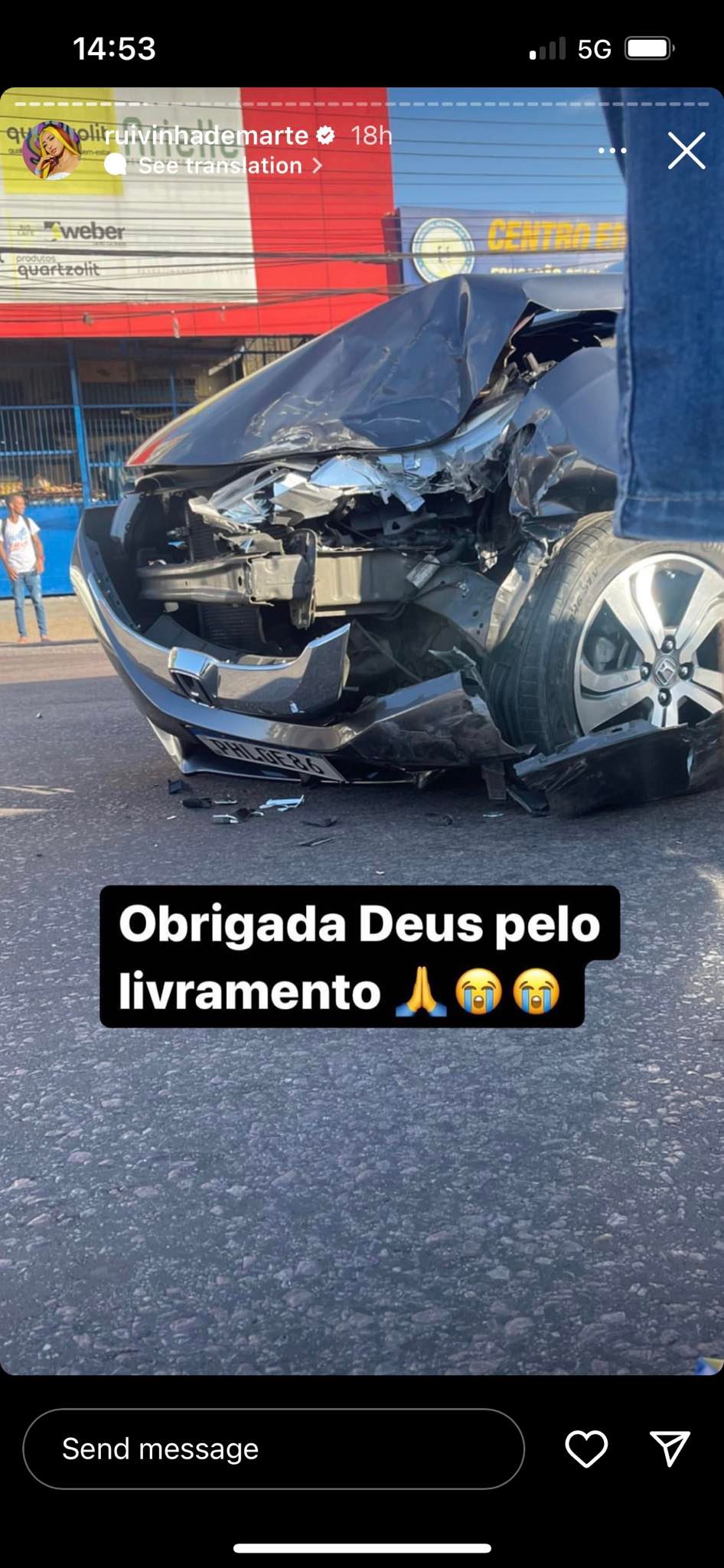 Famosa do TikTok sofre acidente de carro em Manaus