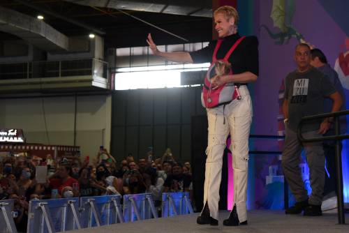 Xuxa compareceu à Bienal