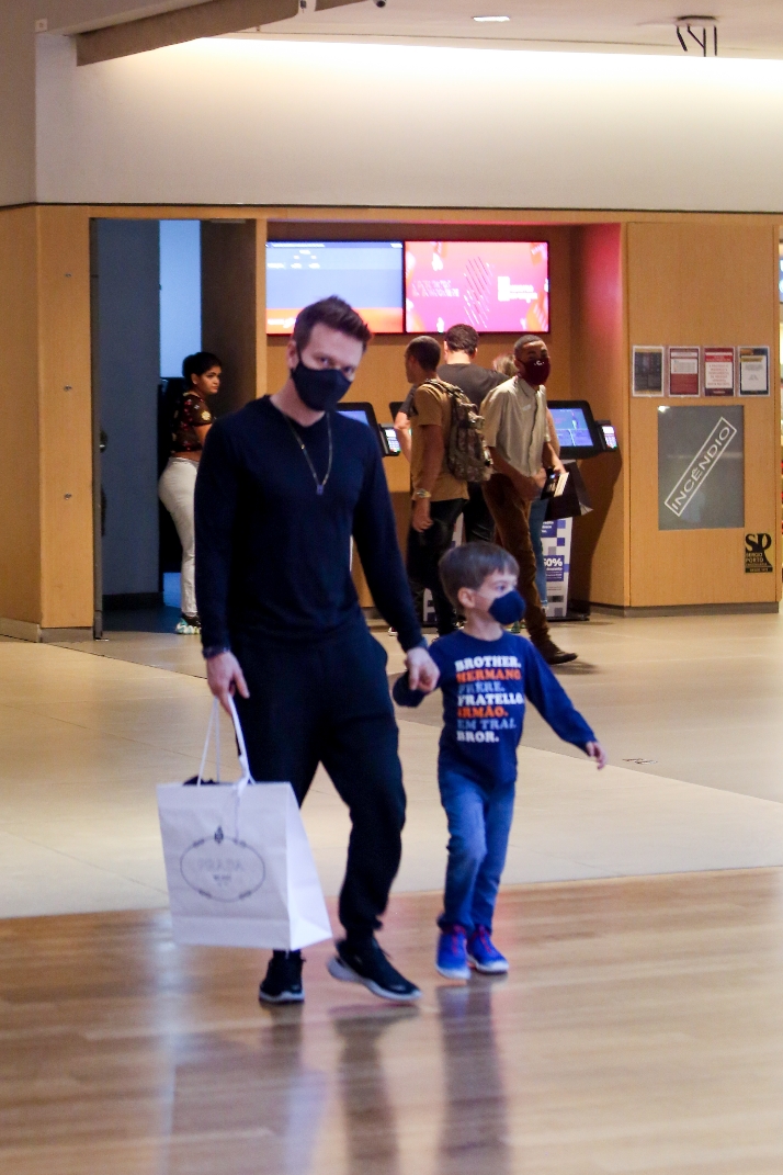 Michel Teló com o filho, Teodoro