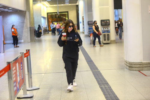 Jade Picon desembarcou no aeroporto do Rio