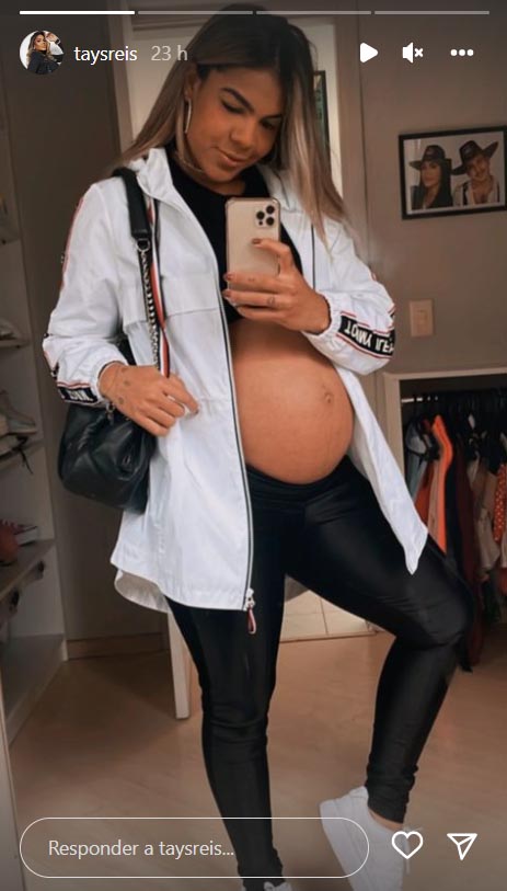 Tays Reis mostra sua barriga de grávida