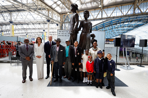 Príncipe William e Kate Middleton participaram de inauguração de monumento - Foto: Getty Images