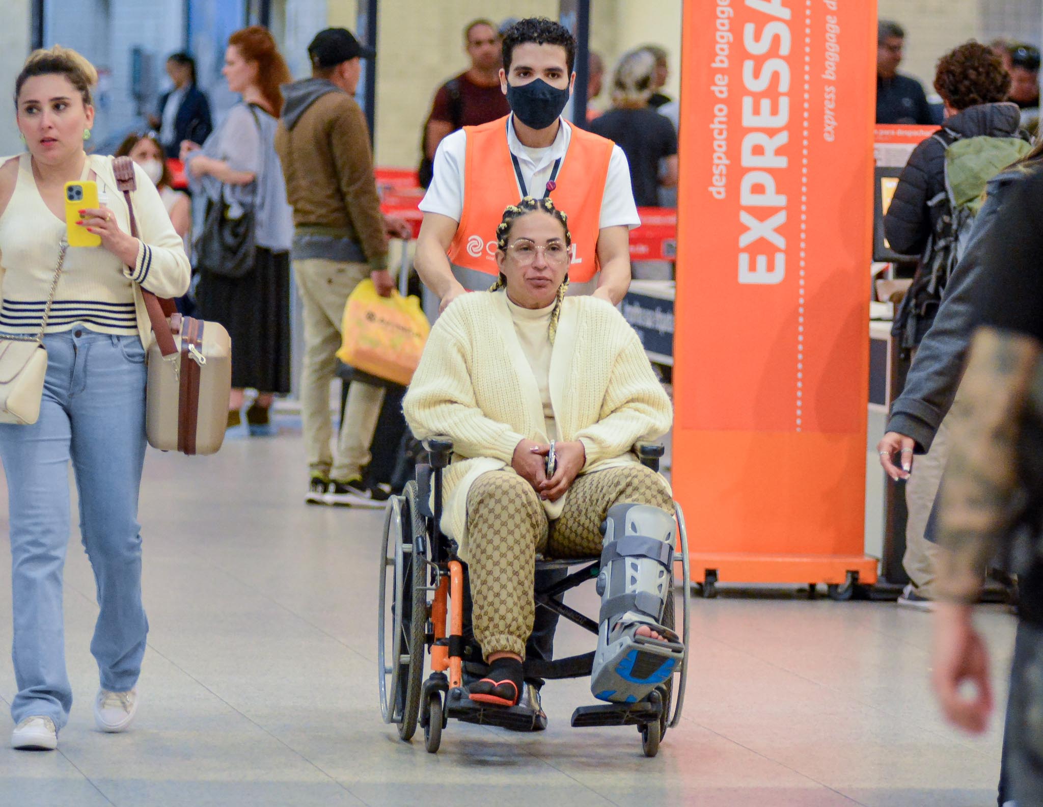 Valesca Popozuda no aeroporto