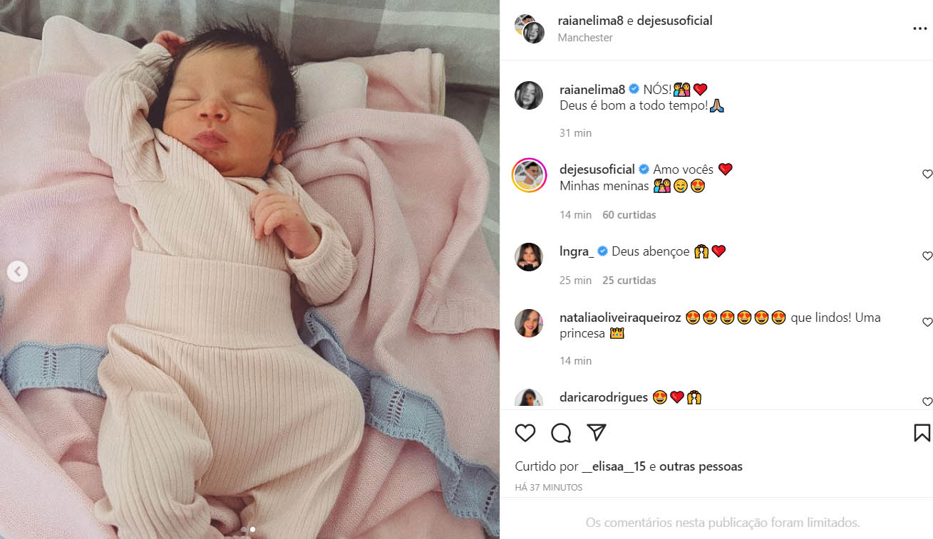 Gabriel Jesus mostra foto da filha recém-nascida